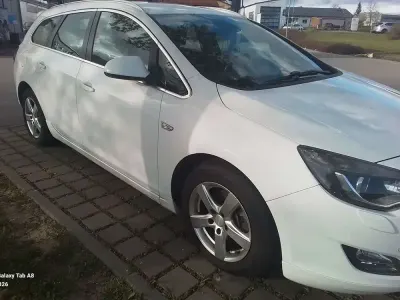 Gebraucht Opel Astra Innovation 165 PS (121 kW) 2012 Weiß Kombi