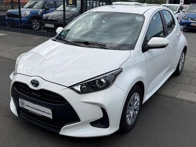 Usata Toyota Yaris Hybrid Business Edition 116 CV (85 kW) 2023 Bianco Berlina