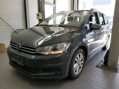Gebraucht VW Touran Comfortline 122 PS (89 kW) 2021 Uranograu Van / Kleinbus