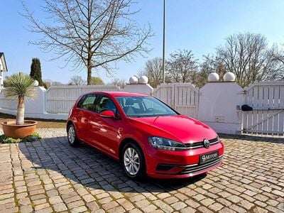 Gebraucht VW Golf VII Trendline 116 PS (85 kW) 2018 Rot Kleinwagen