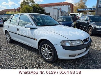 Begagnad Opel Vectra 101 HK (74 kW) 1997 Vit Sedan