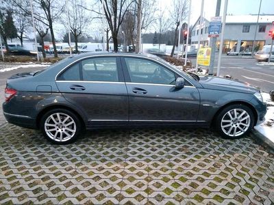 Grau Gebraucht 2009 Mercedes C320 Avantgarde Limousine | 14.999 €