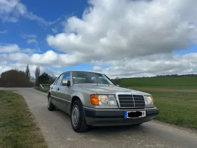 Gebraucht Mercedes E200 136 PS (100 kW) 1993 Grau Limousine