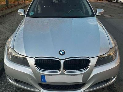 Silber Gebraucht 2010 BMW 318 Sport Line Kombi | 3.490 € (Guter Preis)