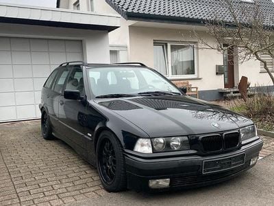 BMW 323