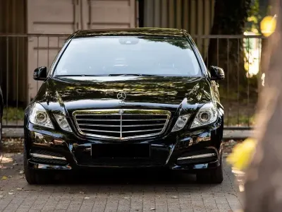 Gebraucht Mercedes E220 Avantgarde 170 PS (125 kW) 2010 Schwarz Limousine