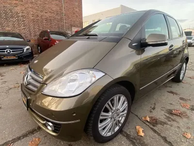 Gebraucht Mercedes A200 136 PS (100 kW) 2010 Braun Limousine