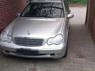 Gebraucht Mercedes 200 115 PS (84 kW) 2003 Silber Limousine