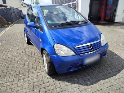 Usado Mercedes A140 Elegance 82 HP (60 kW) 1999 Azul Citadino