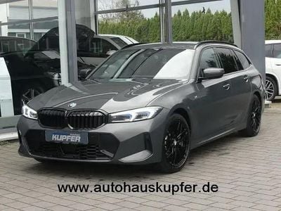 Second-hand BMW 330 Performance 245 CP (180 kW) 2025 Gri Break