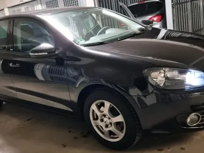 Gebraucht VW Golf VI 105 PS (77 kW) 2011 Schwarz Kleinwagen