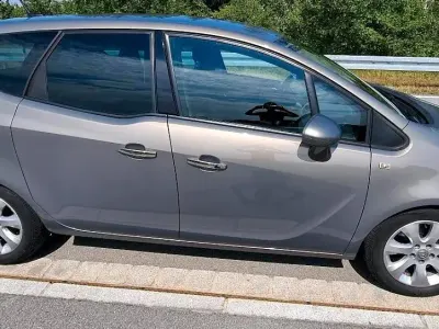 Gebraucht Opel Meriva 110 PS (80 kW) 2012 Braun Van / Kleinbus