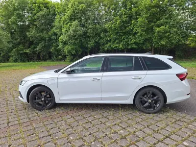 Gebraucht Skoda Octavia SportLine 204 PS (150 kW) 2021 Weiß Kombi