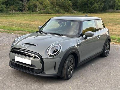 Grau Gebraucht 2022 Mini Cooper SE Kleinwagen | 17.700 € (Fairer Preis)