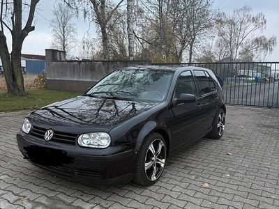 Schwarz Gebraucht 2001 VW Golf IV Kleinwagen | 1.700 € (Fairer Preis)