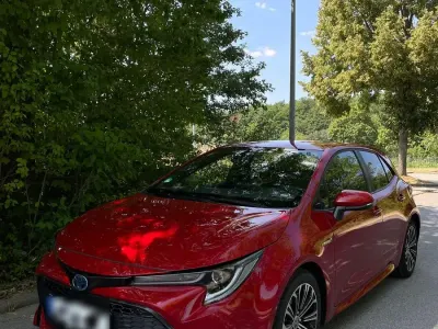 Gebraucht Toyota Corolla Team 98 PS (72 kW) 2021 Rot Limousine
