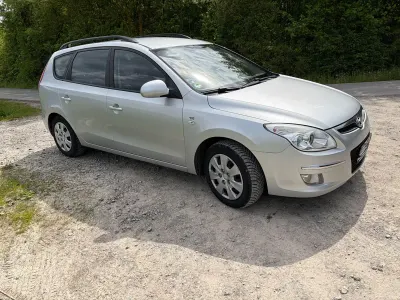 Gebraucht Hyundai i30 Comfort 126 PS (92 kW) 2009 Silber Kombi