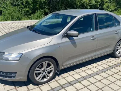 Gebraucht Skoda Rapid Active 105 PS (77 kW) 2014 Schwarz Kleinwagen