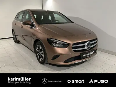 Gebraucht Mercedes B180 Style 136 PS (100 kW) 2021 Gold Kleinwagen