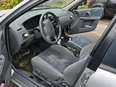 Grau Gebraucht 1999 Mazda 323F Kombi | 1.600 €