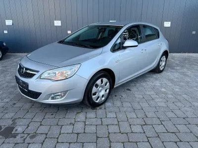 Gebraucht Opel Astra 140 PS (102 kW) 2010 Silber Kleinwagen