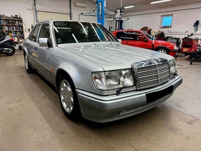 Gebraucht Mercedes E500 320 PS (235 kW) 1991 Silber Limousine