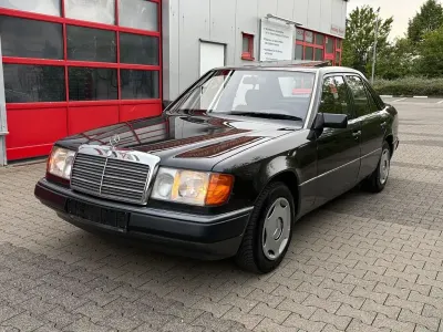 Gebraucht Mercedes 200 75 PS (55 kW) 1992 Schwarz Limousine