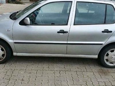 Silber Gebraucht 2002 VW Polo Kleinwagen | 1.500 €