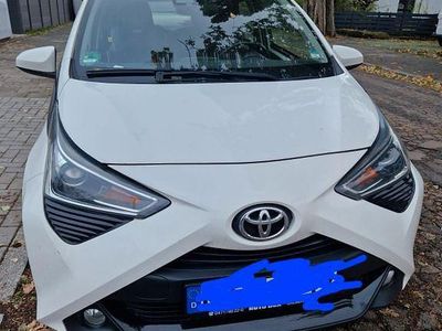 Weiß Gebraucht 2018 Toyota Aygo X-play Kleinwagen | 9.400 € (Fairer Preis)