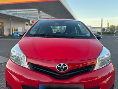 Gebraucht Toyota Yaris 69 PS (50 kW) 2012 Rot Kleinwagen