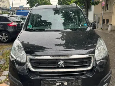 Gebraucht Peugeot TePee 120 PS (88 kW) 2015 Schwarz Kombi