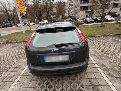 Gebraucht Ford Focus 105 PS (77 kW) 2006 Grau Limousine