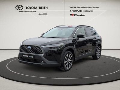 Tiefschwarz mica metallic Gebraucht 2023 Toyota Corolla Cross Basis SUV | 32.770 €