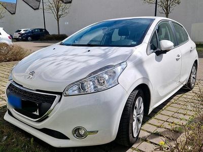 Gebraucht Peugeot 208 Active 82 PS (60 kW) 2012 Weiß Kleinwagen