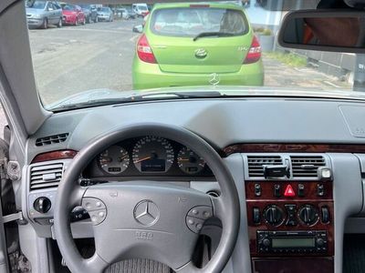 gebraucht Mercedes E200 