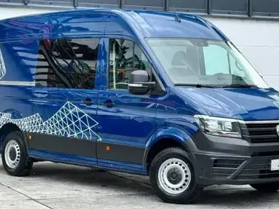 Gebraucht VW Crafter 140 PS (102 kW) 2022 Deep ocean blue Van