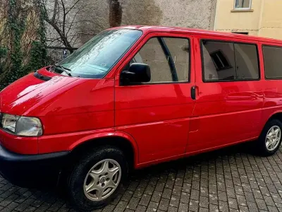 Begagnad VW Multivan 102 HK (75 kW) 2000 Röd Minibuss