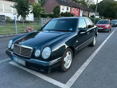 Gebraucht Mercedes E280 193 PS (141 kW) 1996 Grün Limousine