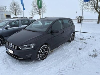 Grau Gebraucht 2017 VW Golf Sportsvan Sound Van / Kleinbus | 13.750 € (Fairer Preis)