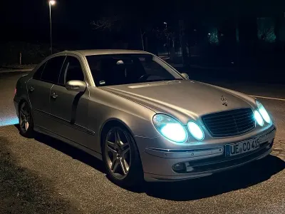 Gebraucht Mercedes E500 306 PS (225 kW) 2005 Silber Limousine