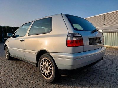 Gebraucht VW Golf III 75 PS (55 kW) 1996 Silber Kleinwagen