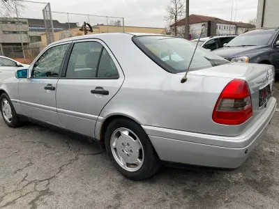 Gebraucht Mercedes C180 122 PS (89 kW) 1995 Silber Limousine