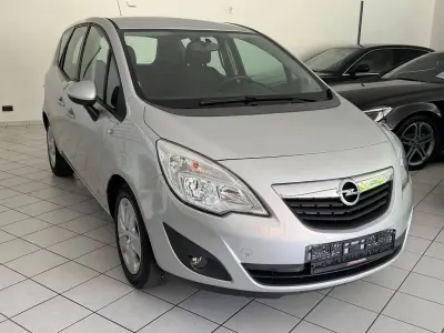 Gebraucht Opel Meriva Edition 101 PS (74 kW) 2011 Silber Van / Kleinbus