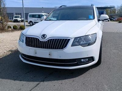 Gebraucht Skoda Superb LAURIN & KLEMENT 170 PS (125 kW) 2014 Weiß Kombi