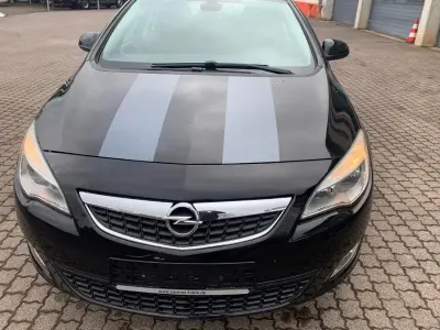Usata Opel Astra 116 CV (85 kW) 2010 Nero Berlina