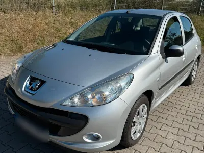 Gebraucht Peugeot 206+ 94 PS (69 kW) 2011 Andere farben Kleinwagen