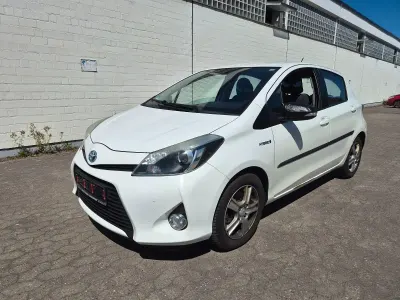 Gebraucht Toyota Yaris Hybrid Life 75 PS (55 kW) 2012 Weiß Kleinwagen