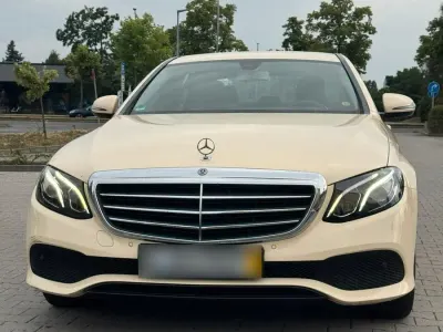 Gebraucht Mercedes E200 160 PS (117 kW) 2020 Gelb Limousine