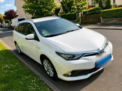 Gebraucht Toyota Auris Hybrid 99 PS (72 kW) 2015 Weiß Kombi