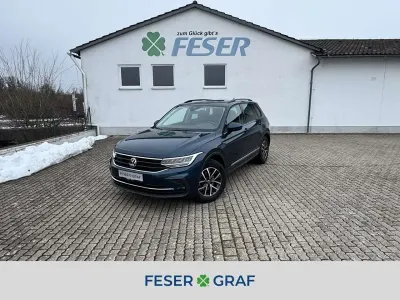 Używany VW Tiguan Life 150 KM (110 kW) 2022 Niebieski SUV